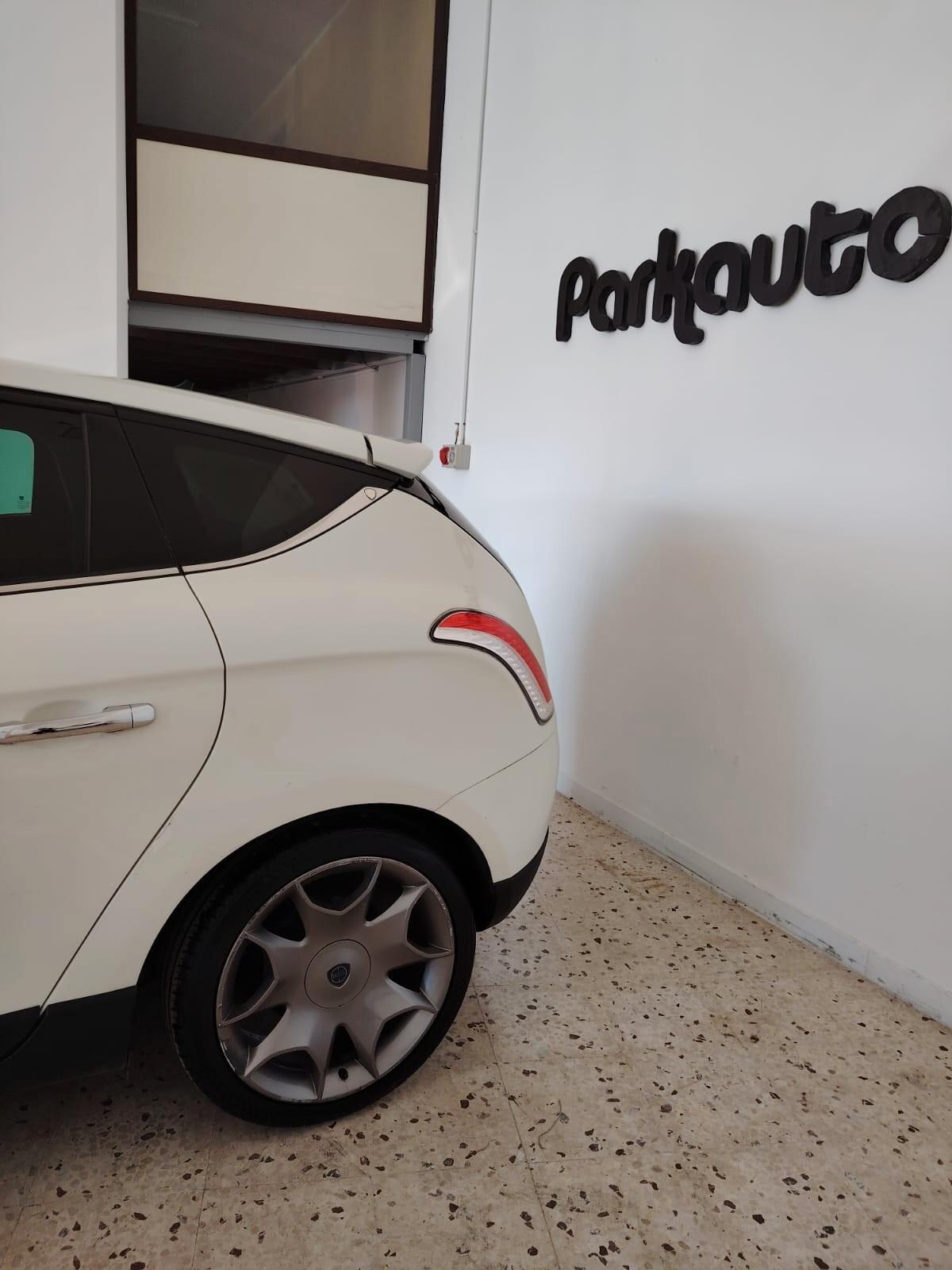 Lancia Delta 1.6 MJT DPF Silver 120 cv