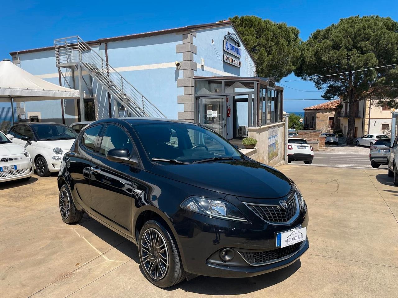 Lancia Ypsilon 1.0 FireFly S&S Hybrid Gold