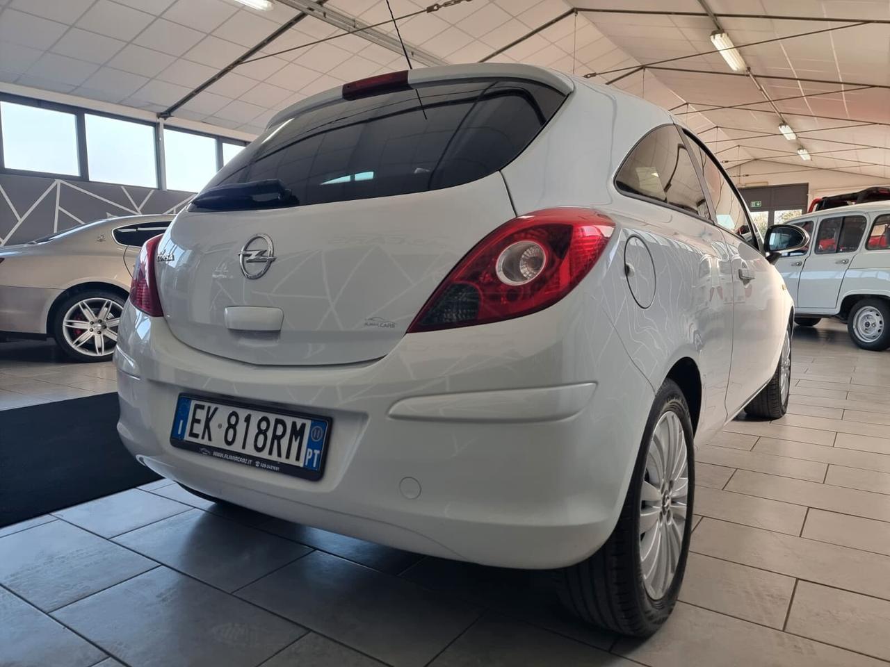 Opel Corsa 1.2 3 porte Club NEOPATENTATI