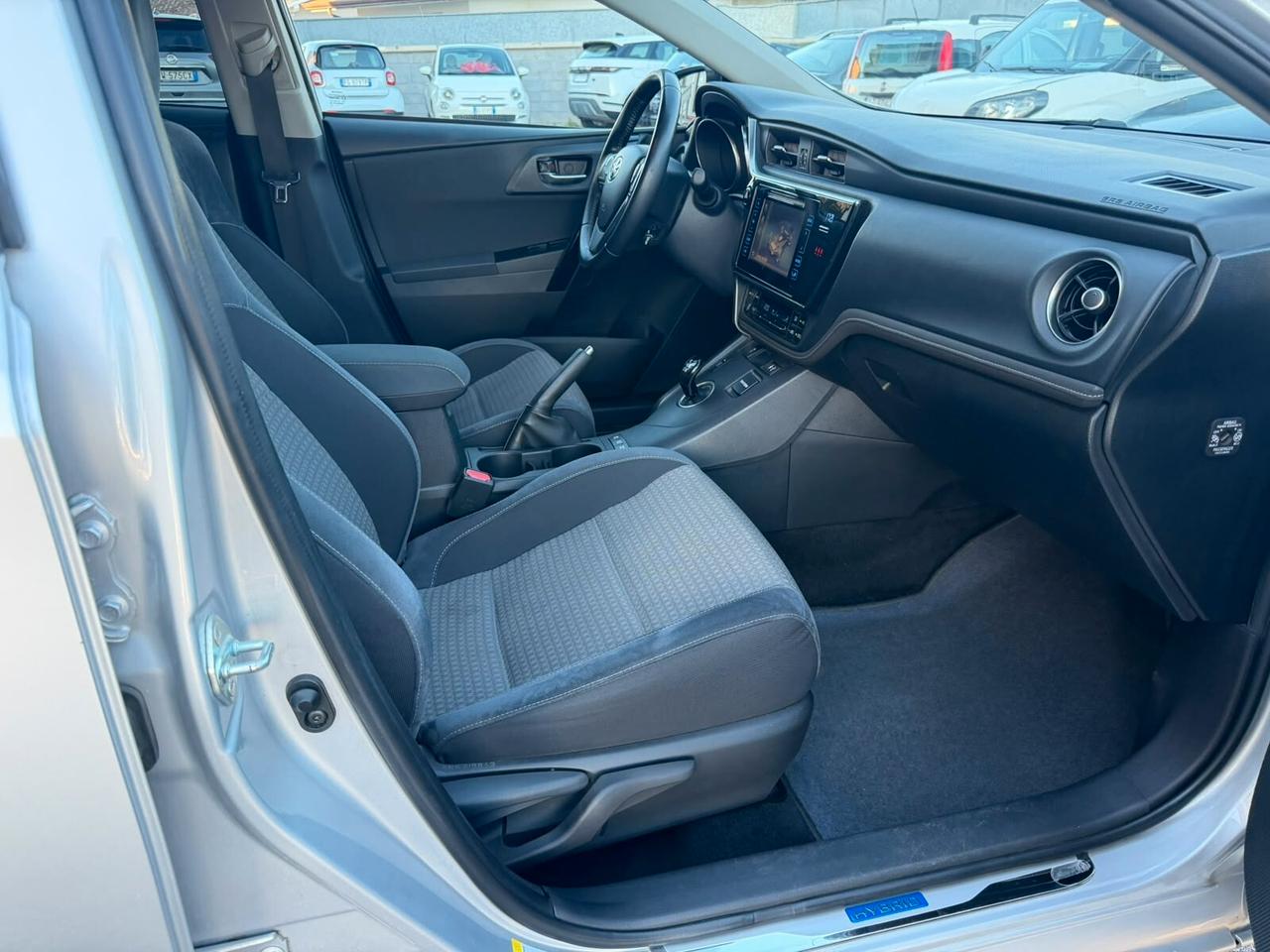 Toyota Auris Touring Sports 1.8 Hybrid Lounge