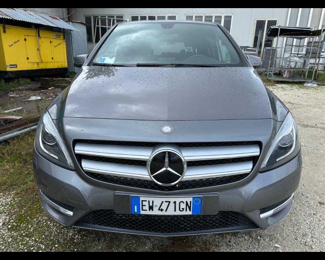 MERCEDES-BENZ B 180 Premium