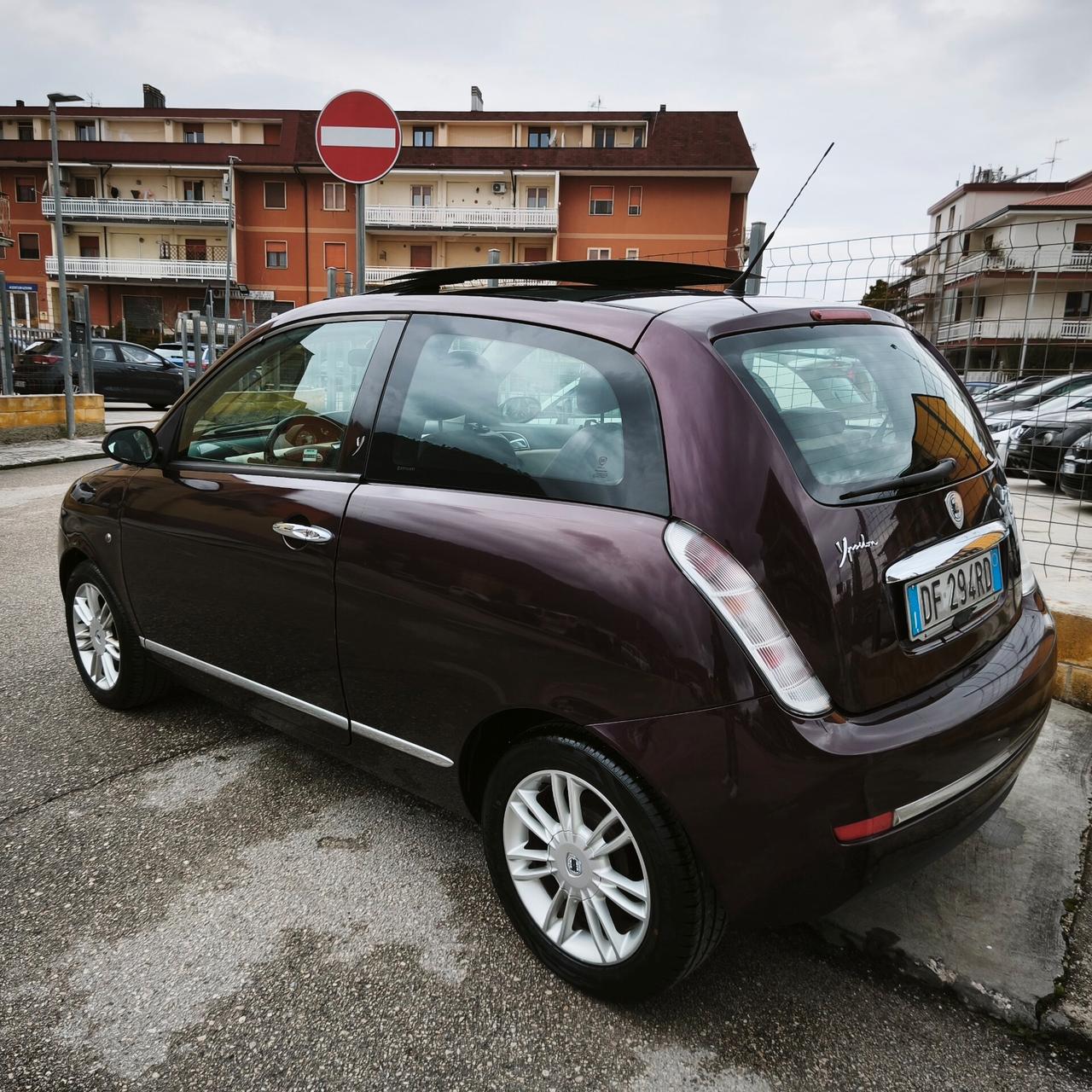 Lancia Ypsilon 1.3 MJT 90 CV Platino