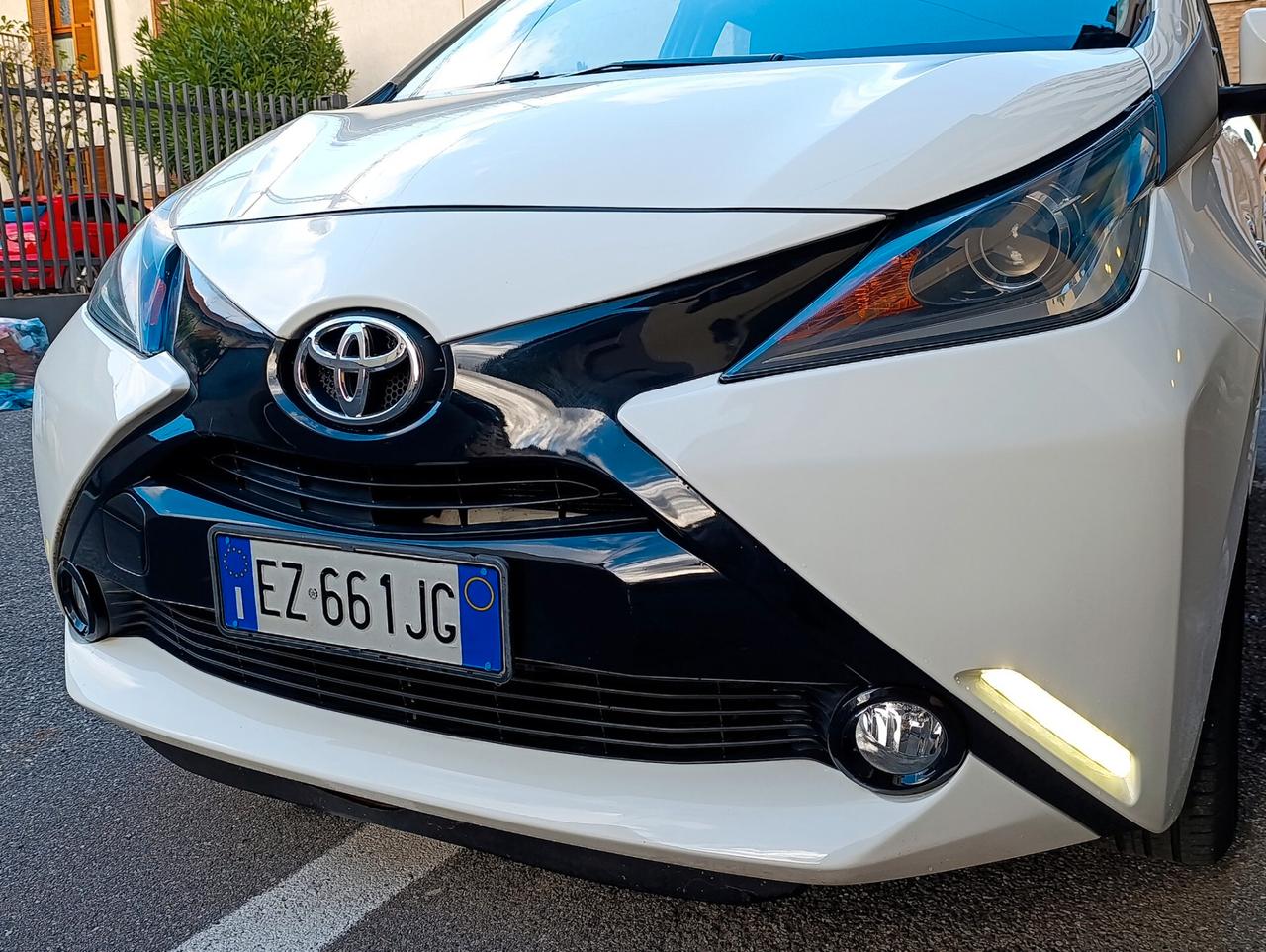 Toyota Aygo 1.0 VVT-i 69 CV 5 porte Navi Telecamera FULL