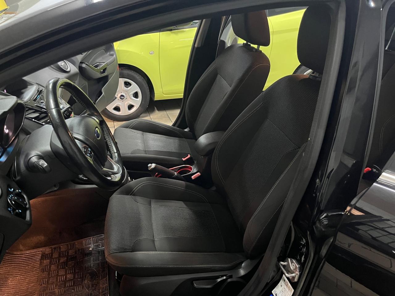 Ford Fiesta gpl titanium nav/led full 12/2016