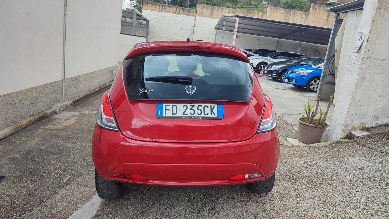 Lancia Ypsilon 1.2 69 CV 5 porte Silver
