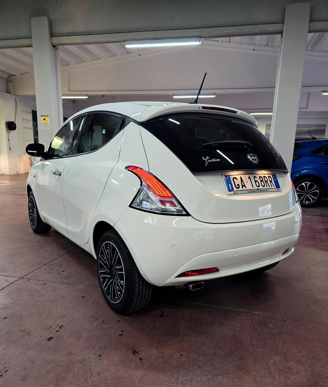 Lancia Ypsilon 1.2 69 CV 5 porte S&S Platinum