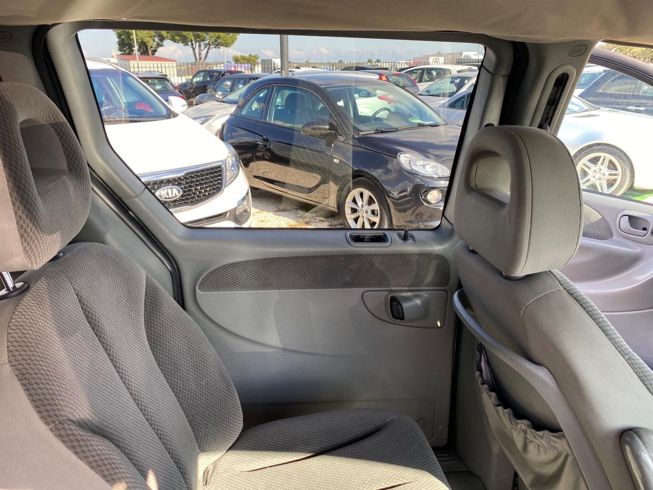 Chrysler Voyager 2.5 CRD cat LX Leather