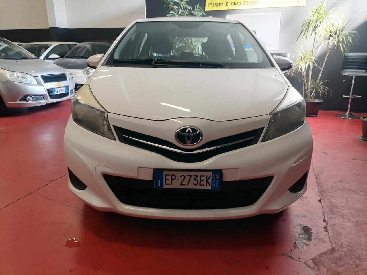 Toyota Yaris 1.0 5 porte Lounge Adatta per neopatentati