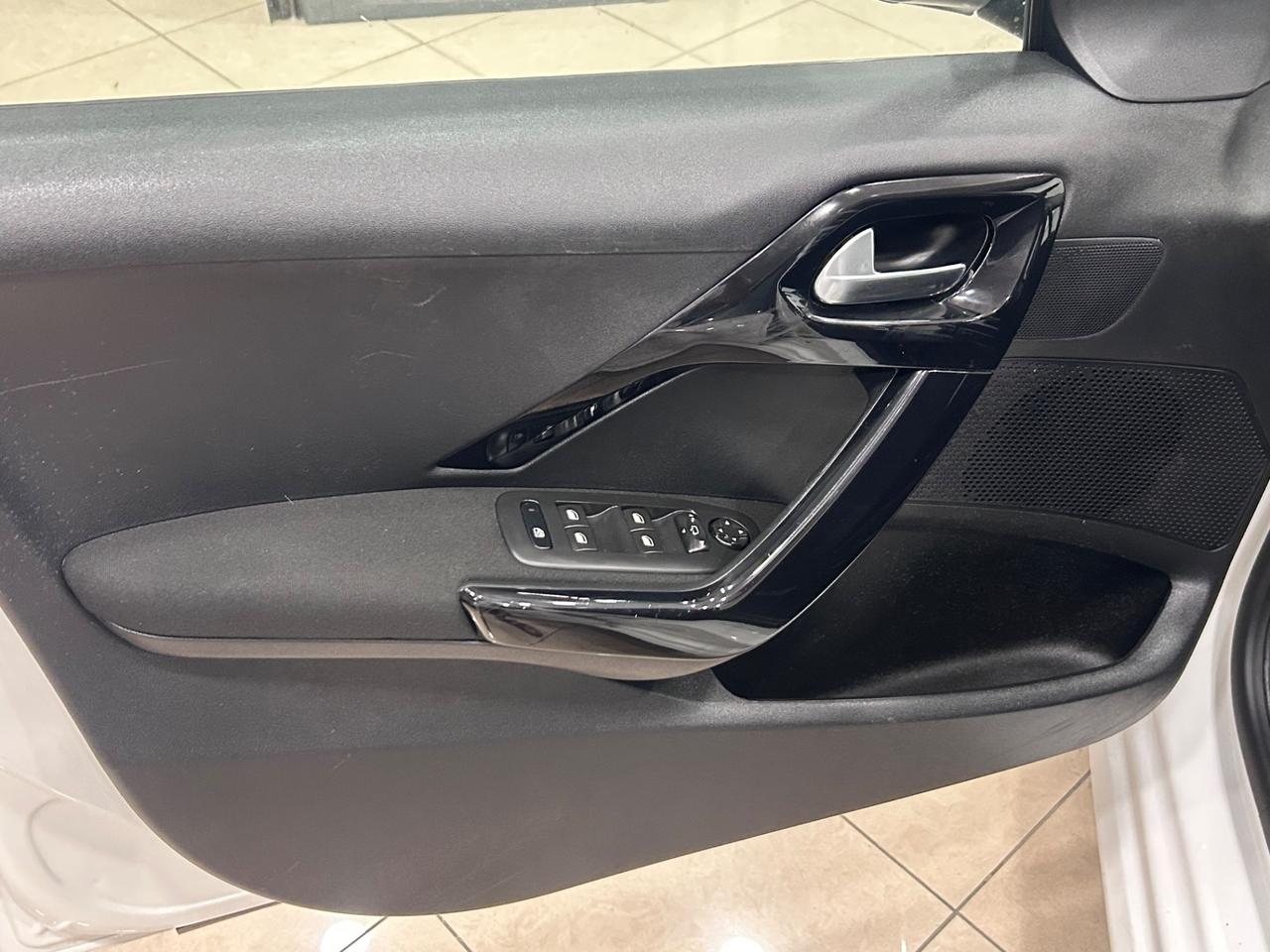 Peugeot 208 BlueHDi 100 5 porte Allure