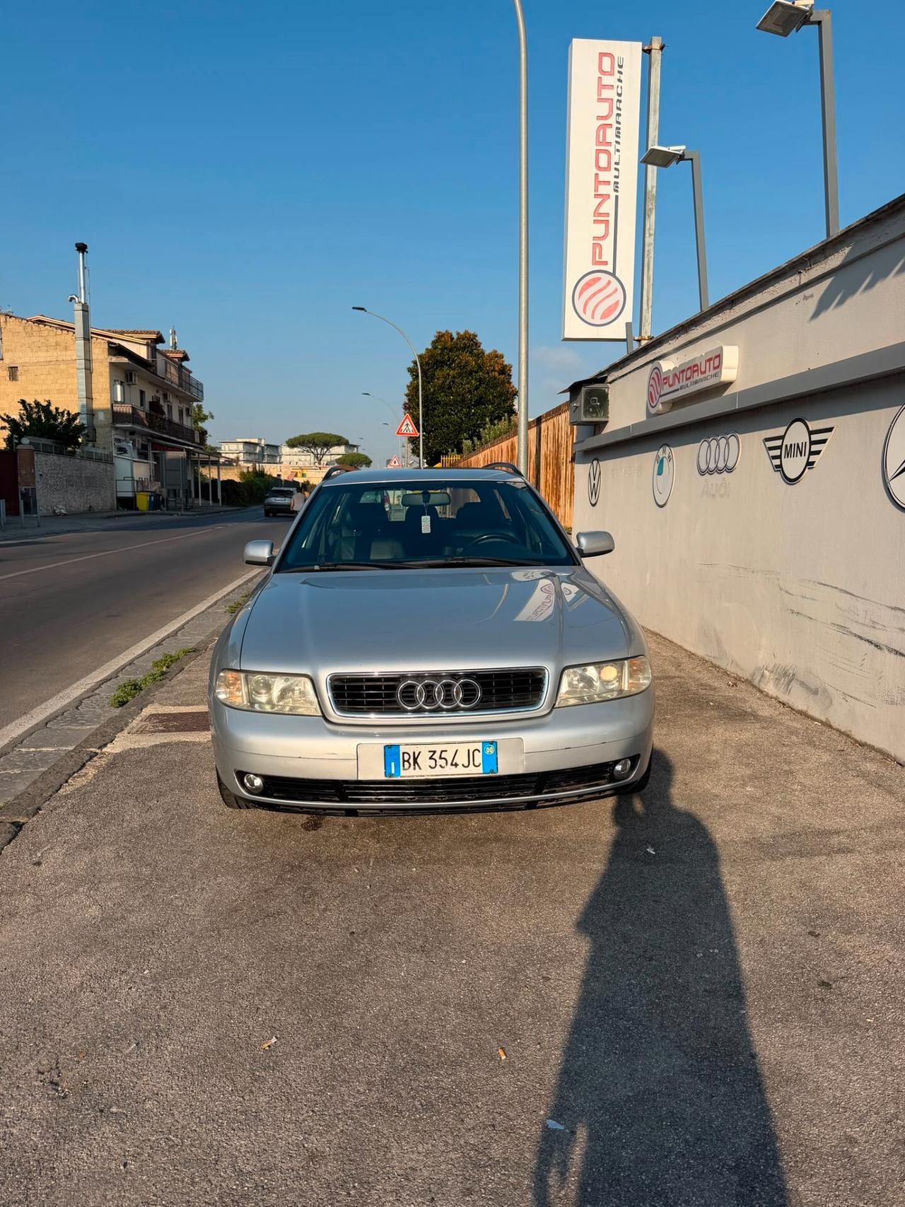 Audi A4 Avant 2.8 V6 quattro auto (5m)