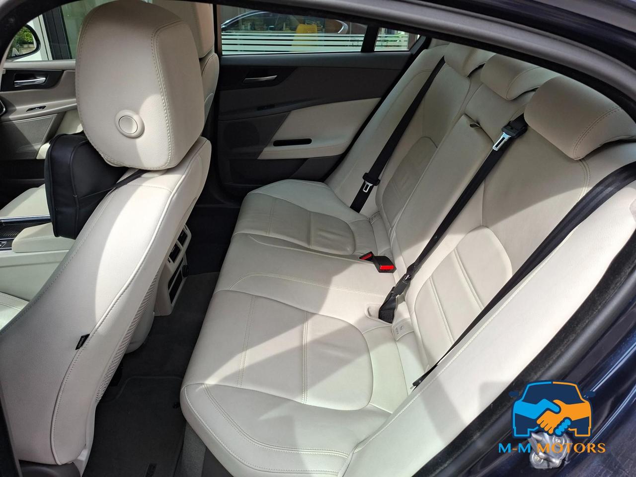 Jaguar XE Berlina XE 2.0d i4 Prestige Business edition 180cv auto my18