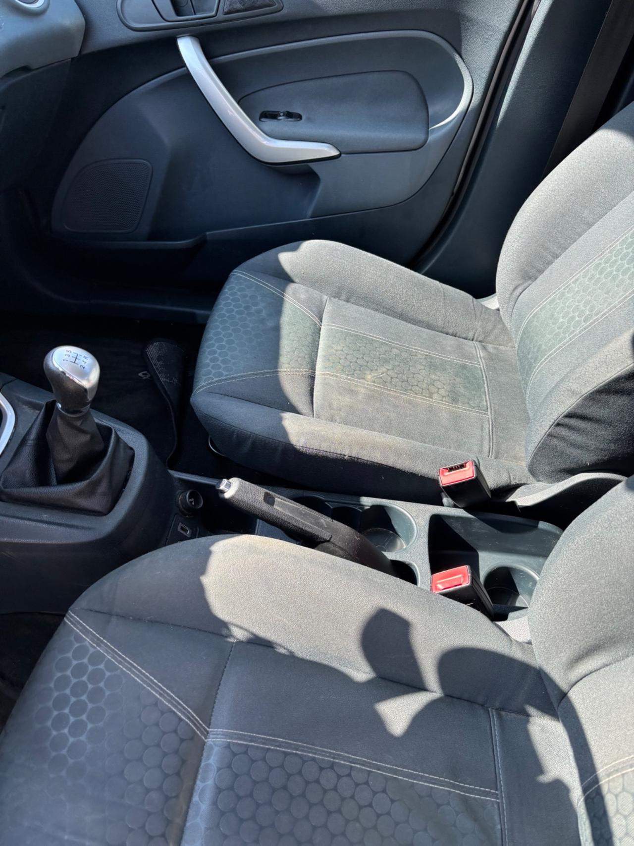 Ford Fiesta 1.2 16V 5p. Ghia per neo patentato