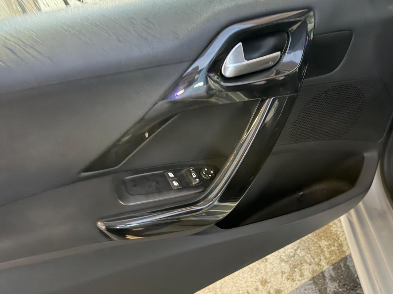 Peugeot 208 1.6hdi 75cv allure - 2018 km certificati