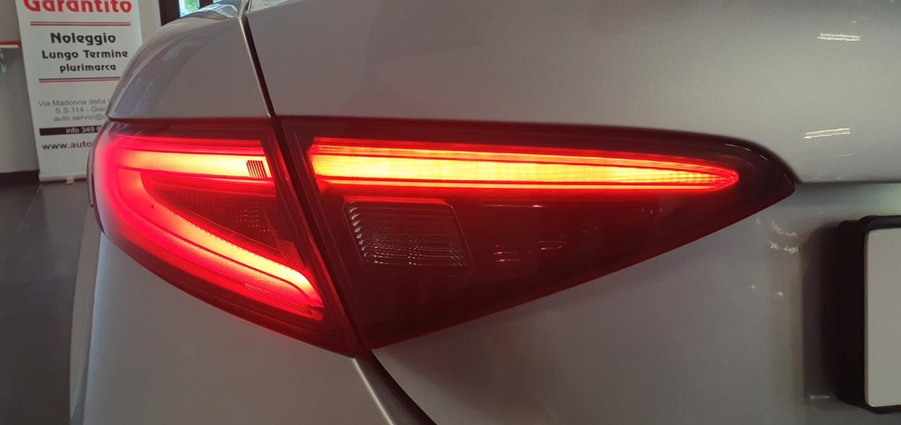 Alfa Romeo Giulia 2.2 JTDM 160 CV B-Tech doppio tetto apribile