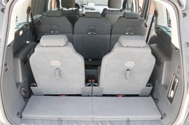 PEUGEOT 5008 1.6 HDi 115CV Business 7 POSTI