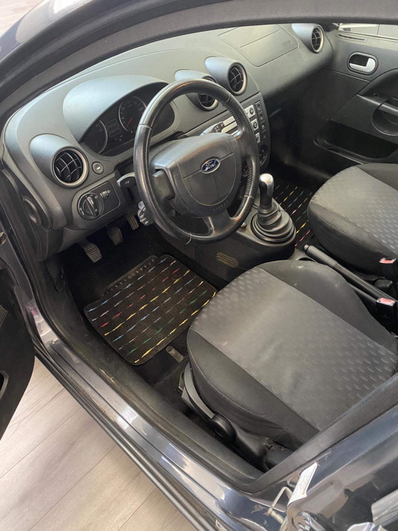 Ford Fiesta 1.2 16V 5p. Ghia