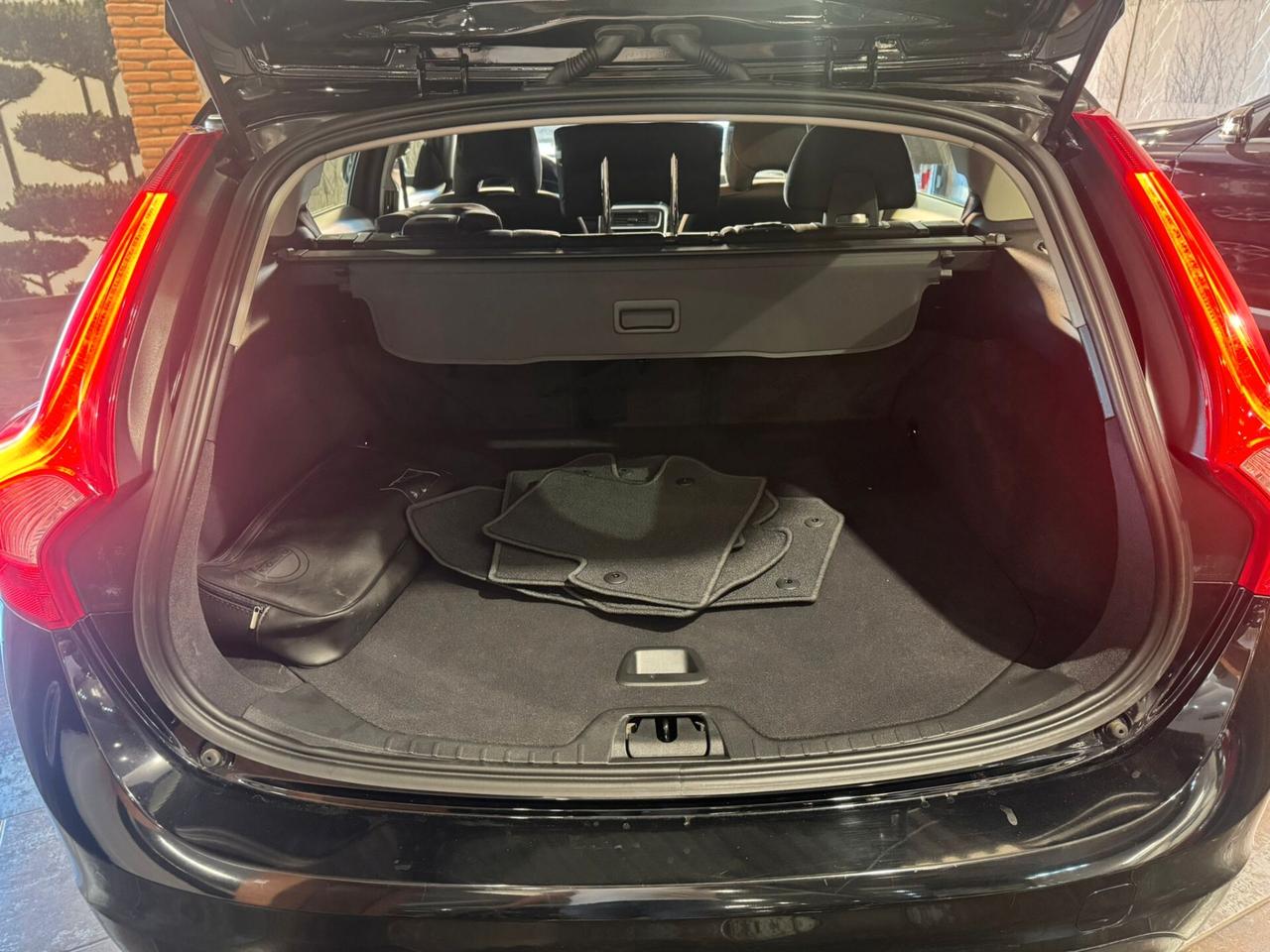 Volvo V60 D2 Dynamic Edition N1