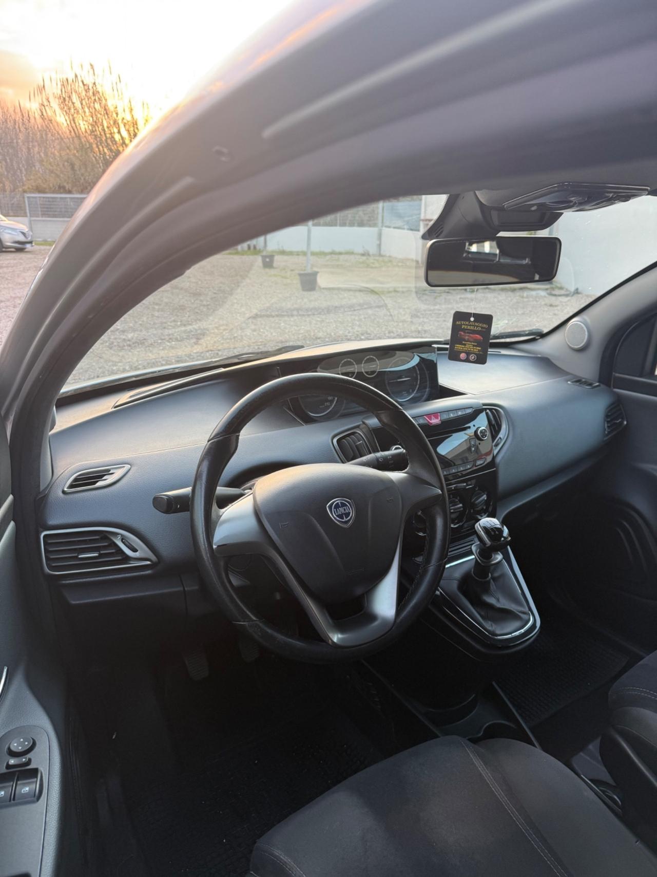 Lancia Ypsilon 1.2 69 CV 5 porte GPL Ecochic Silver