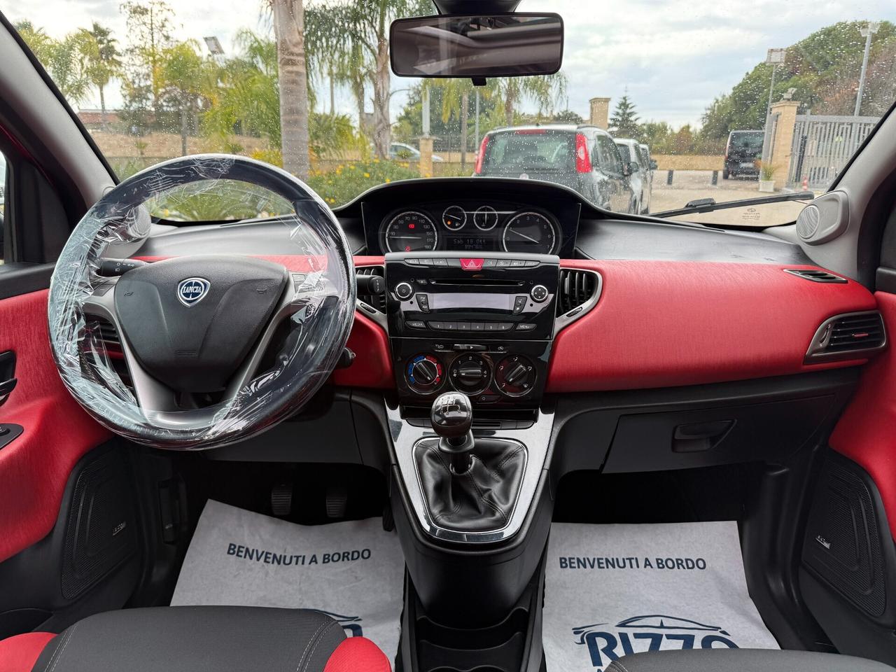 Lancia Ypsilon 1.2 69CV 5 porte Tetto Apribile Platinum