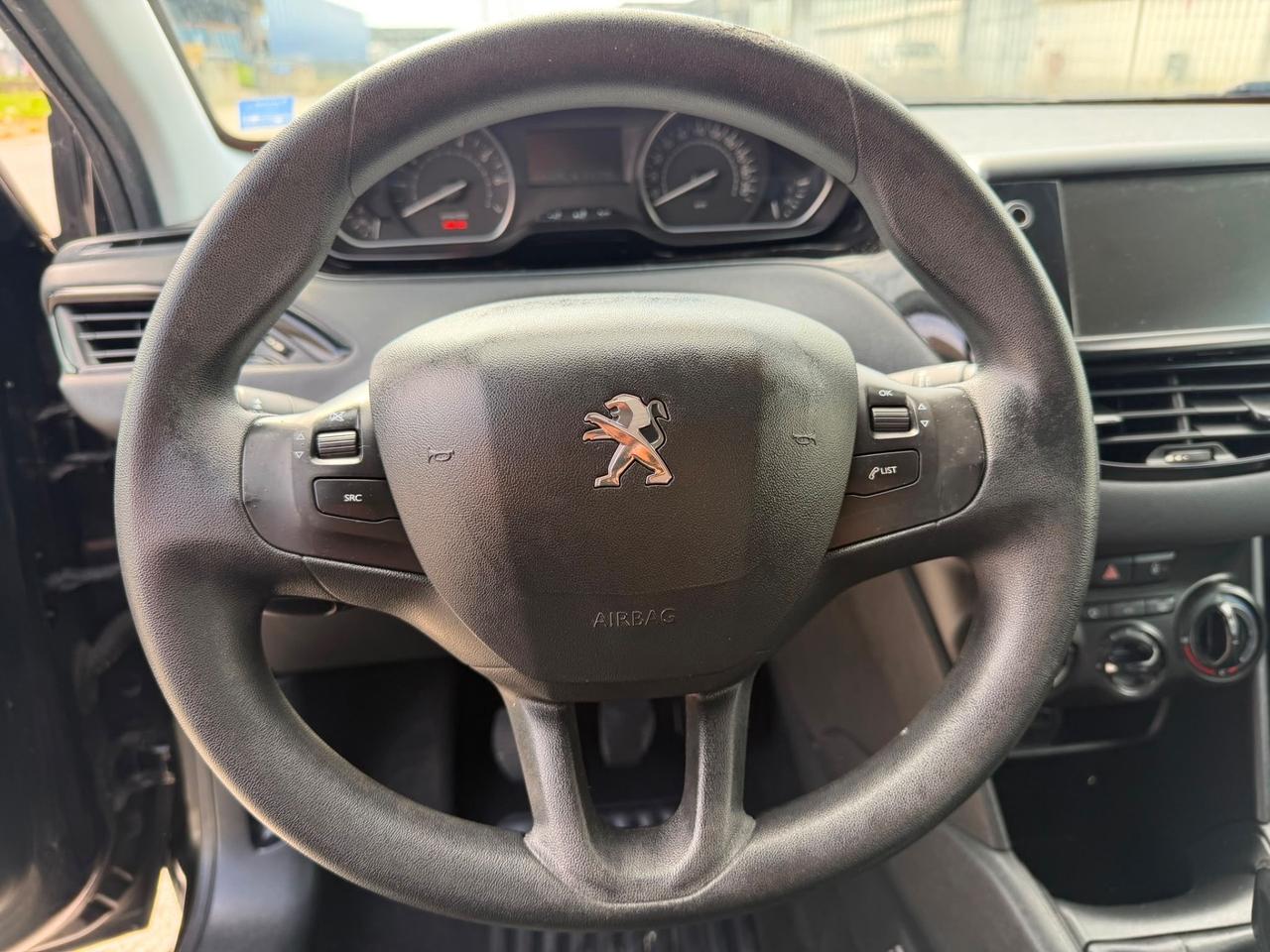 Peugeot 208 PureTech 82 Allure 120000 km