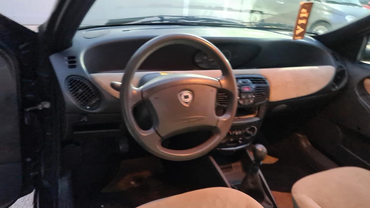 Lancia Y 1.2i cat LS Servosterzo / ARIA Condizionata impianto metano gomme nuove frizione nuova Straperfetta