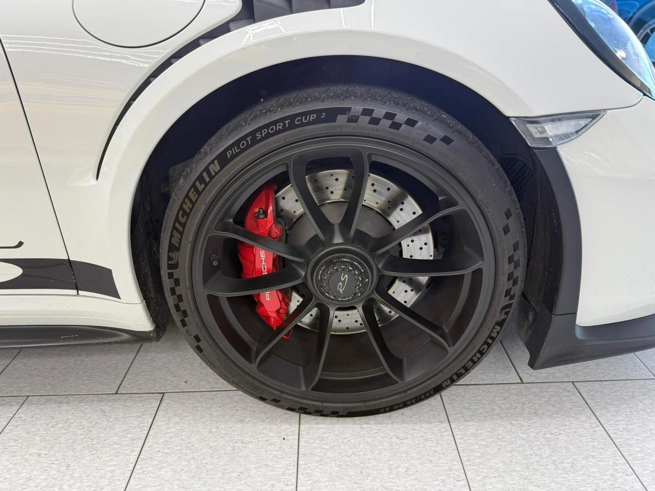 PORSCHE 911 GT3 RS