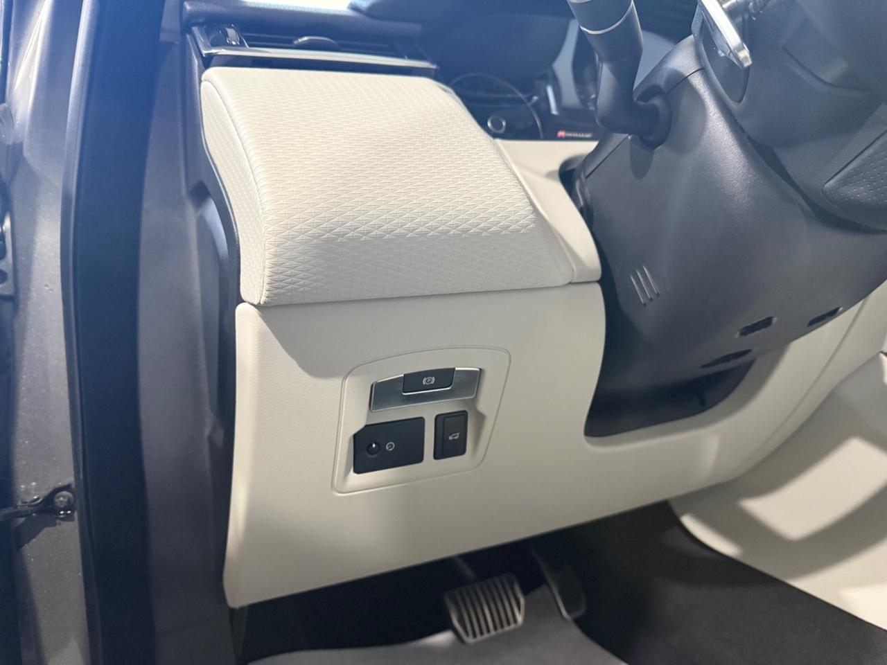 Land Rover Range Velar 2.0 TD4 180 CV R-Dynamic SE