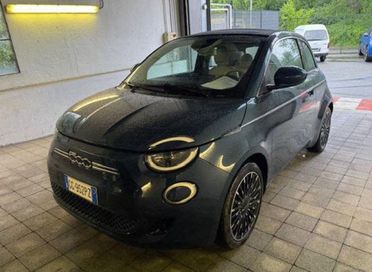 FIAT 500e Cabrio 42 kWh La Prima 320 Km autonomia
