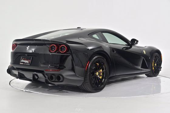 FERRARI 812 Superfast NOLEGGIO LUNGO TERMINE LEASING ALL INCLUSIVE