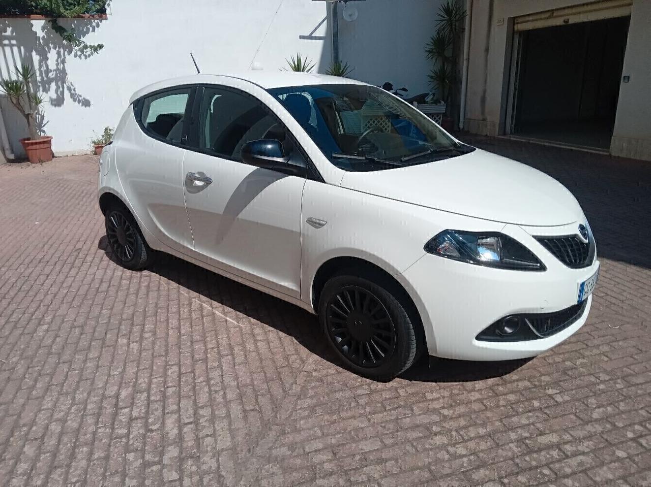 Lancia Ypsilon 1.0 Hybrid Ok Neo