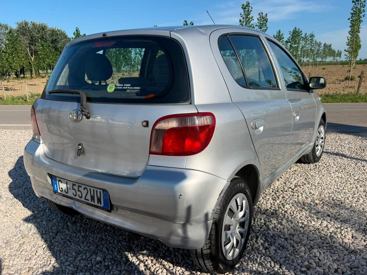 Toyota Yaris 1.0i 16V cat 5 porte Sol