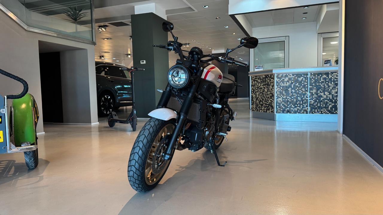 YAMAHA MOTO XSR 700- 2023