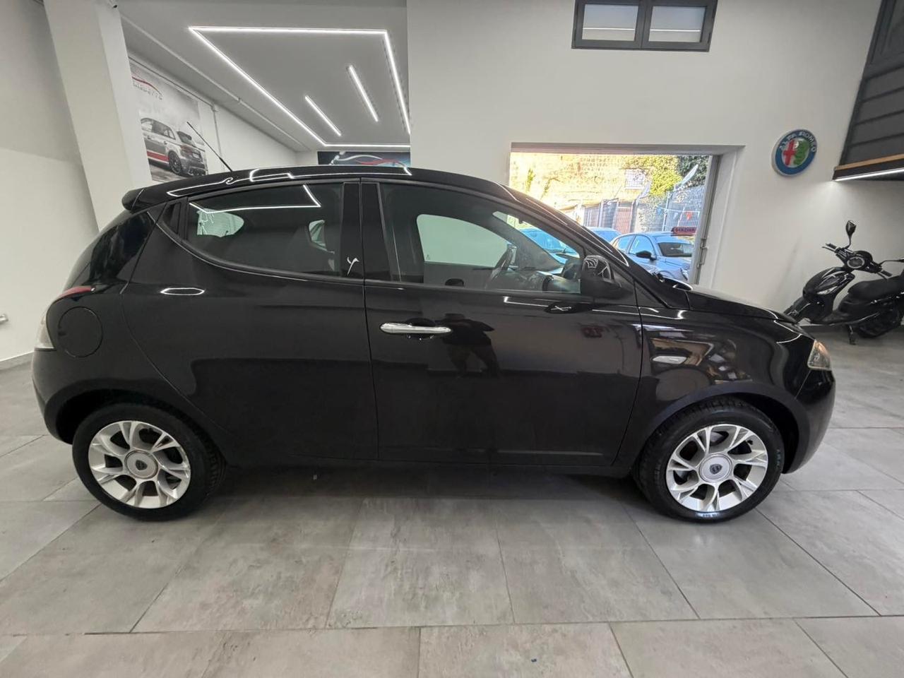 Lancia Ypsilon 1.2 69 CV 5 porte Gold 2016