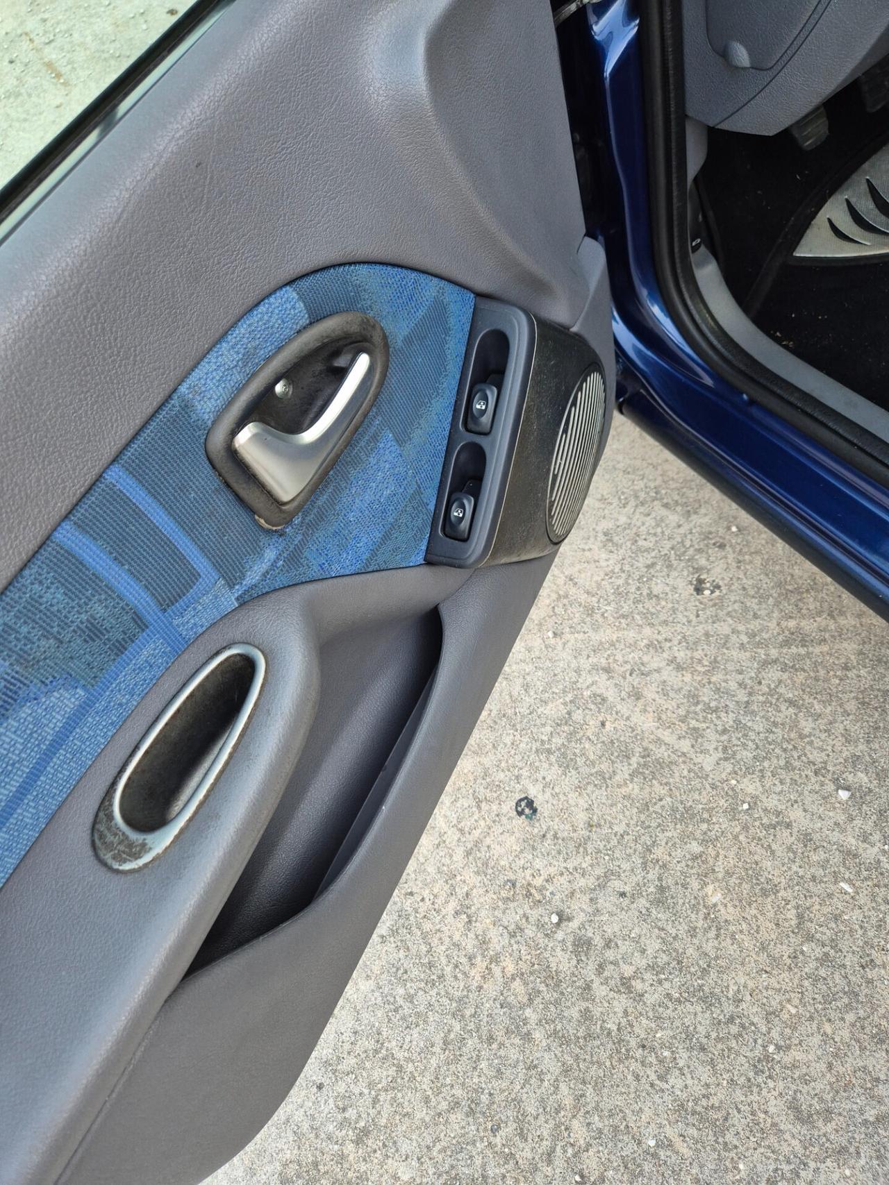 Renault Clio 1.4 cat 5 porte MTV neopatentati