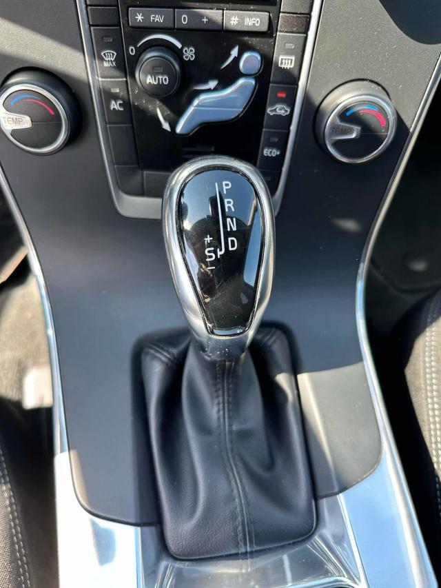 VOLVO V60 D2 Geartronic R-design