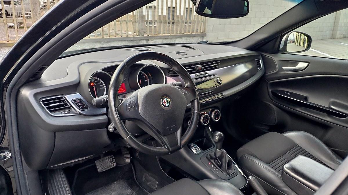 ALFA ROMEO Giulietta SOLO PER COMMERCIANTI AUTO SENZA GARANZIA