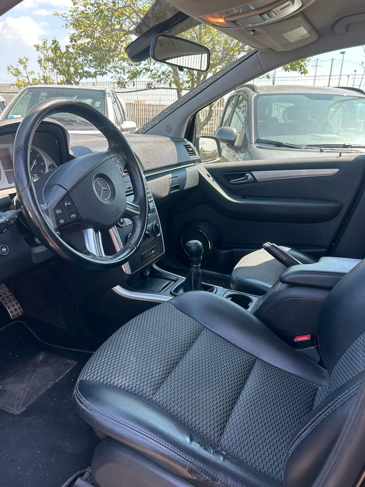 Mercedes-benz B 180 premium