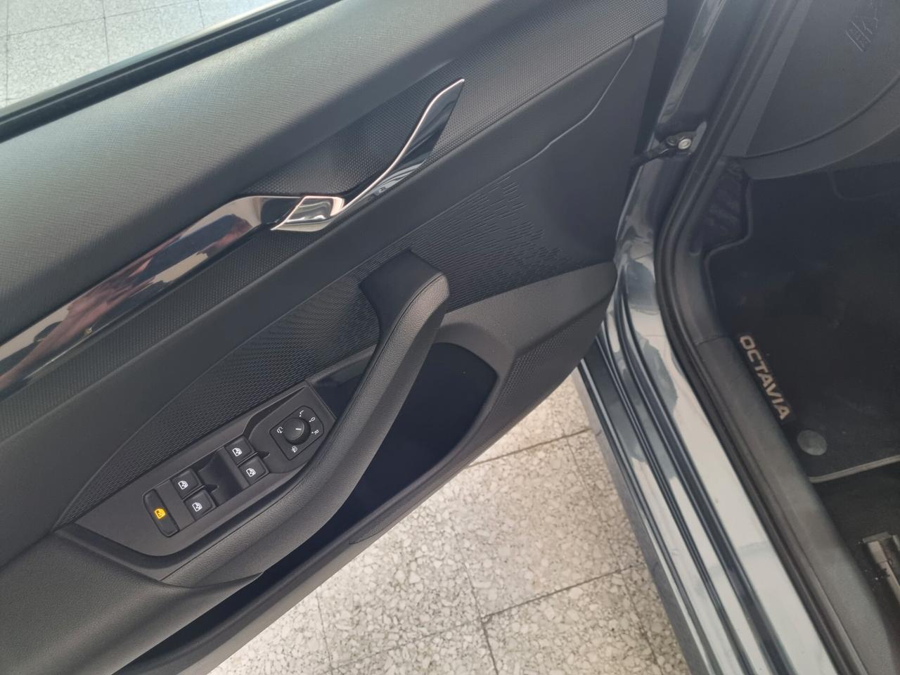 Skoda Octavia 1.5 G-TEC DSG Wagon FULL LED, NAVI