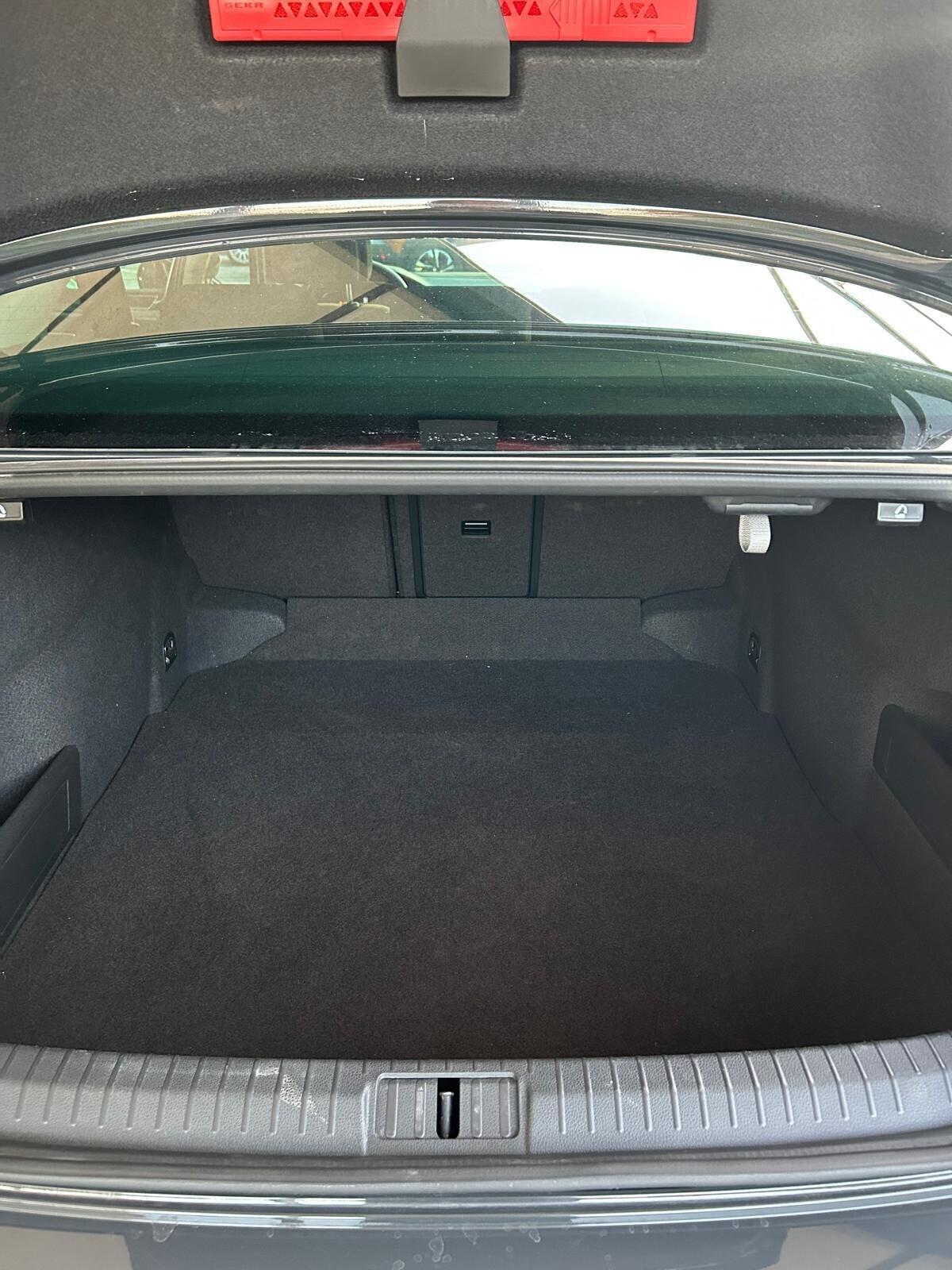 Volkswagen Passat 1.6 TDI SCR DSG Business BMT