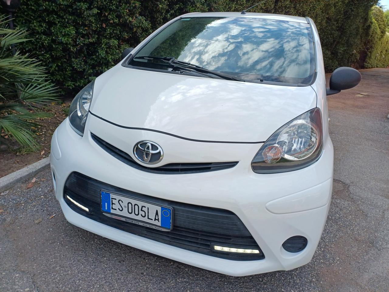 Toyota Aygo 3 porte motore 1.0 benzina euro 5 Active Connect NEOPATENTATI