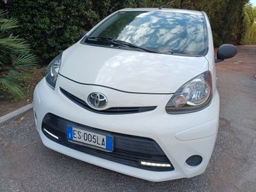 Toyota Aygo 3 porte motore 1.0 benzina euro 5 Active Connect NEOPATENTATI