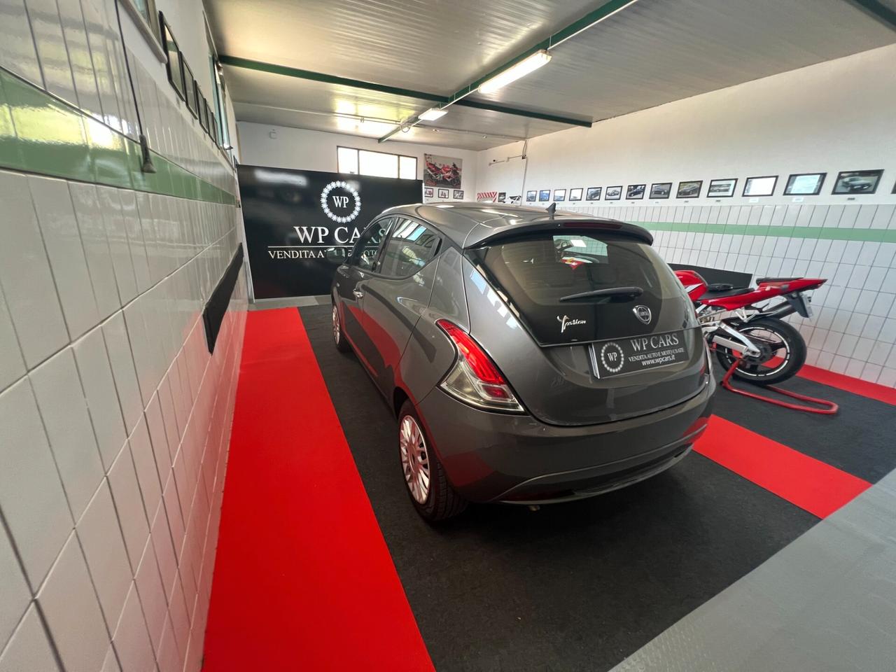 Lancia Ypsilon 1.2 69 CV 5 porte GPL Ecochic Silver