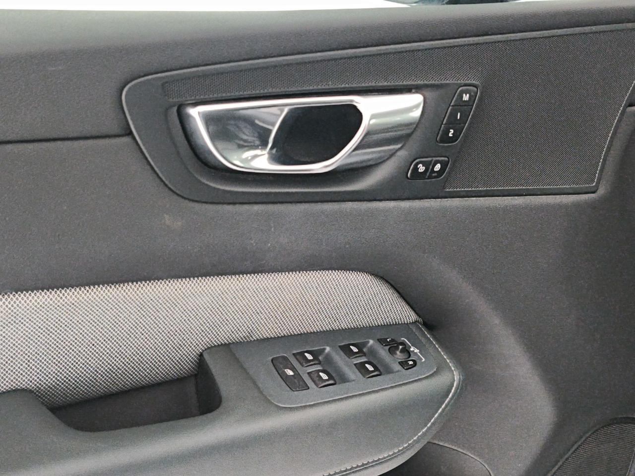 Volvo XC60 2.0 b4 Plus Dark awd