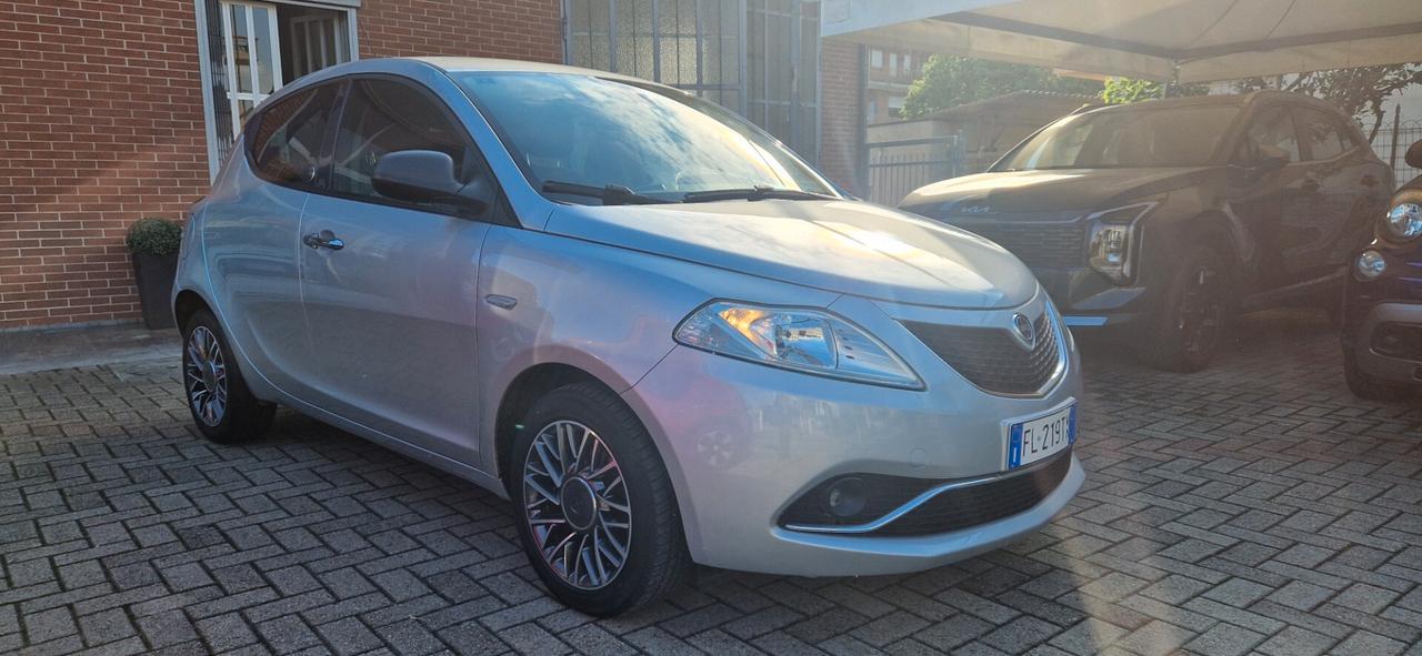 Lancia Ypsilon 1.2 69 CV 5 porte GPL Ecochic Silver