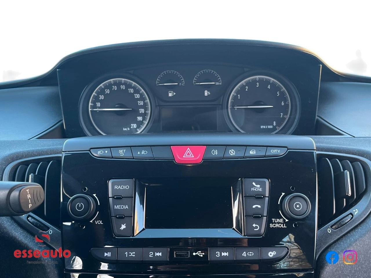 Lancia Ypsilon 1.0 FireFly 5 porte S&S Hybrid Ecochic Silver