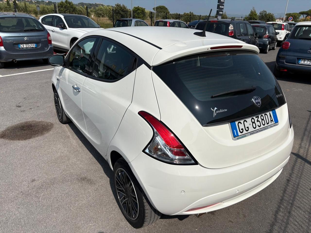 Lancia Ypsilon 1.0 hybrid 69cv - 2021