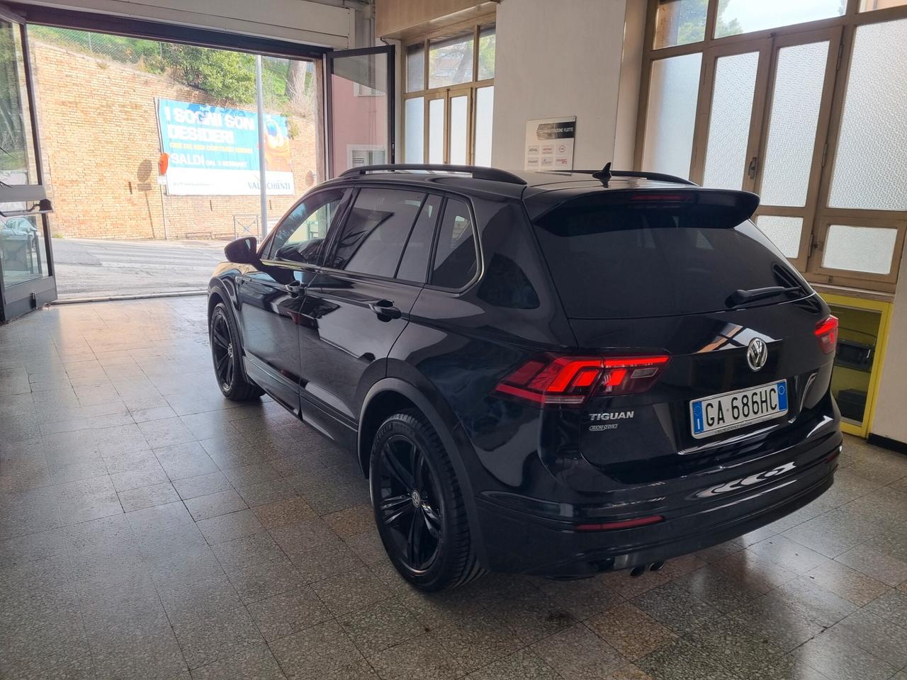 Volkswagen Tiguan 1.6 TDI R-Line, Black Pack, Full led