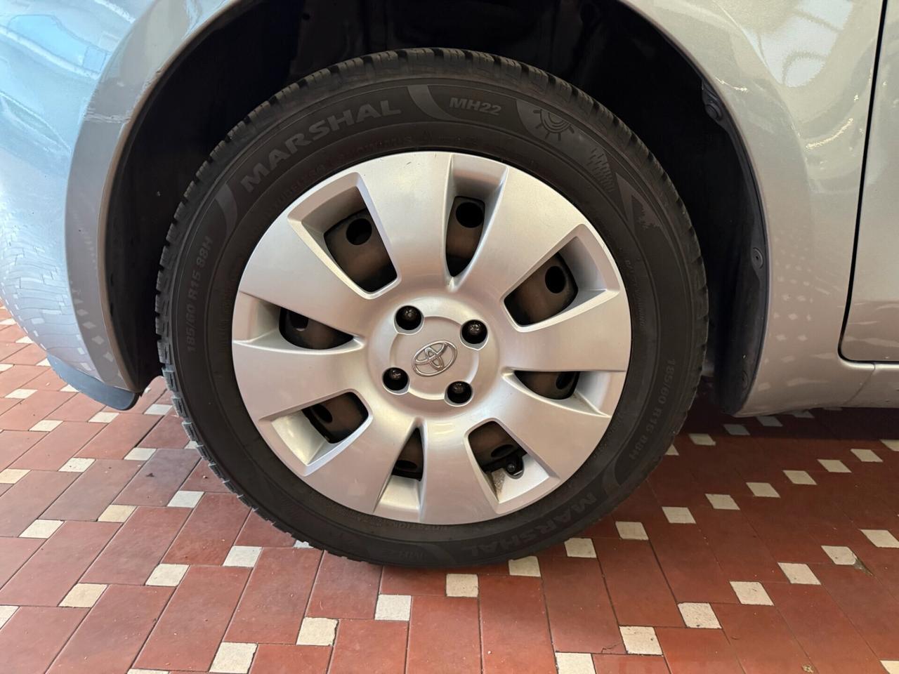 Toyota Yaris 1.0 5 porte Sol - NEOPATENTATI