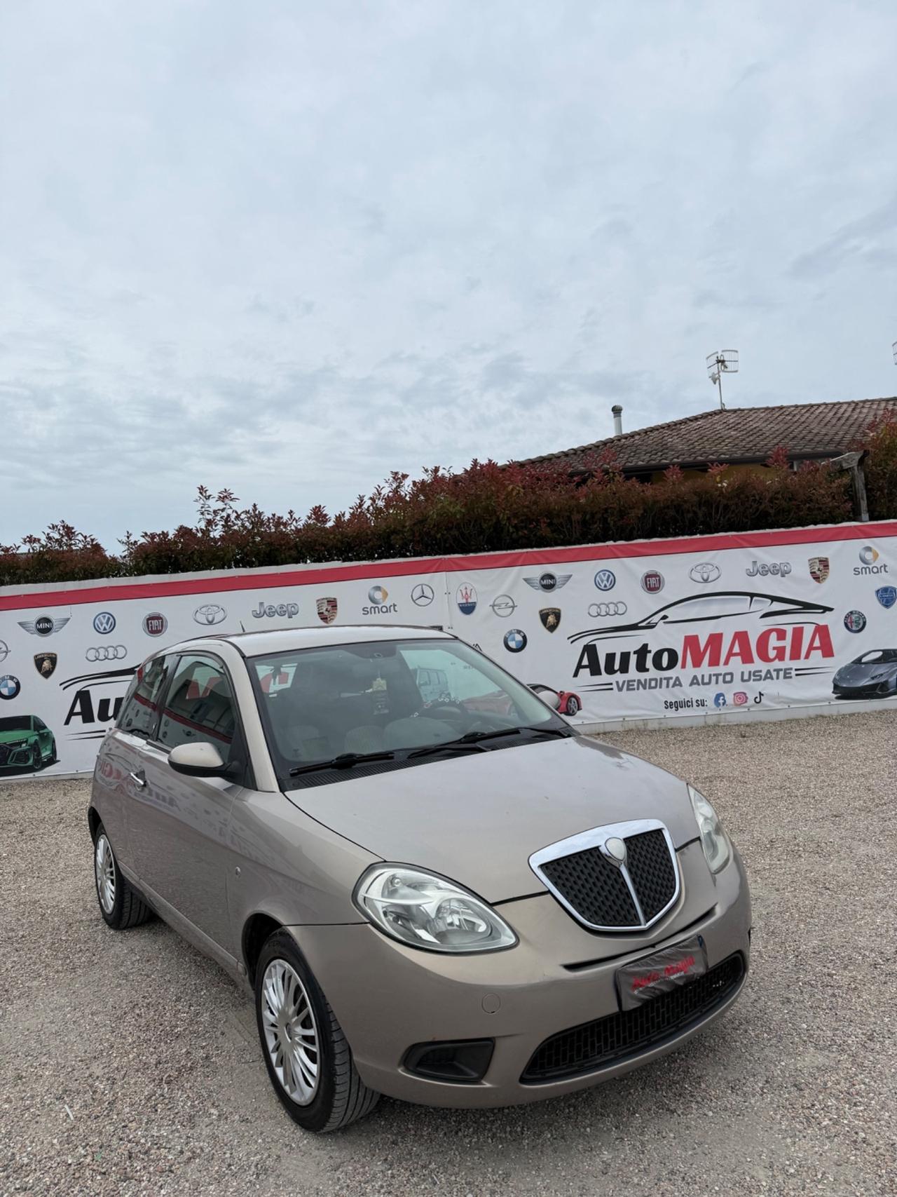 Lancia Ypsilon 1.3 MJT 75 CV Platino