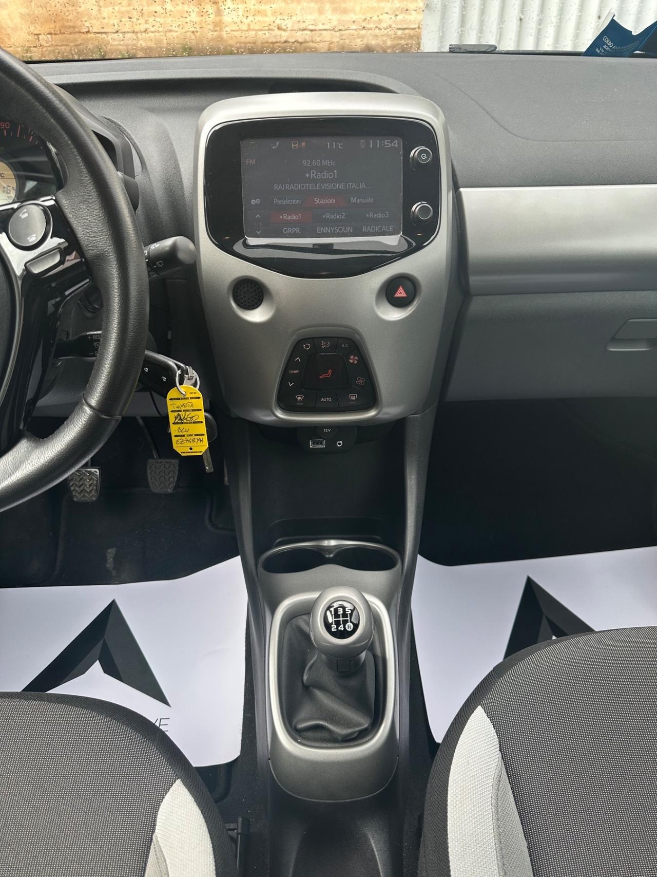 Toyota Aygo 1.0 VVT-i 69 CV 5 porte x-play